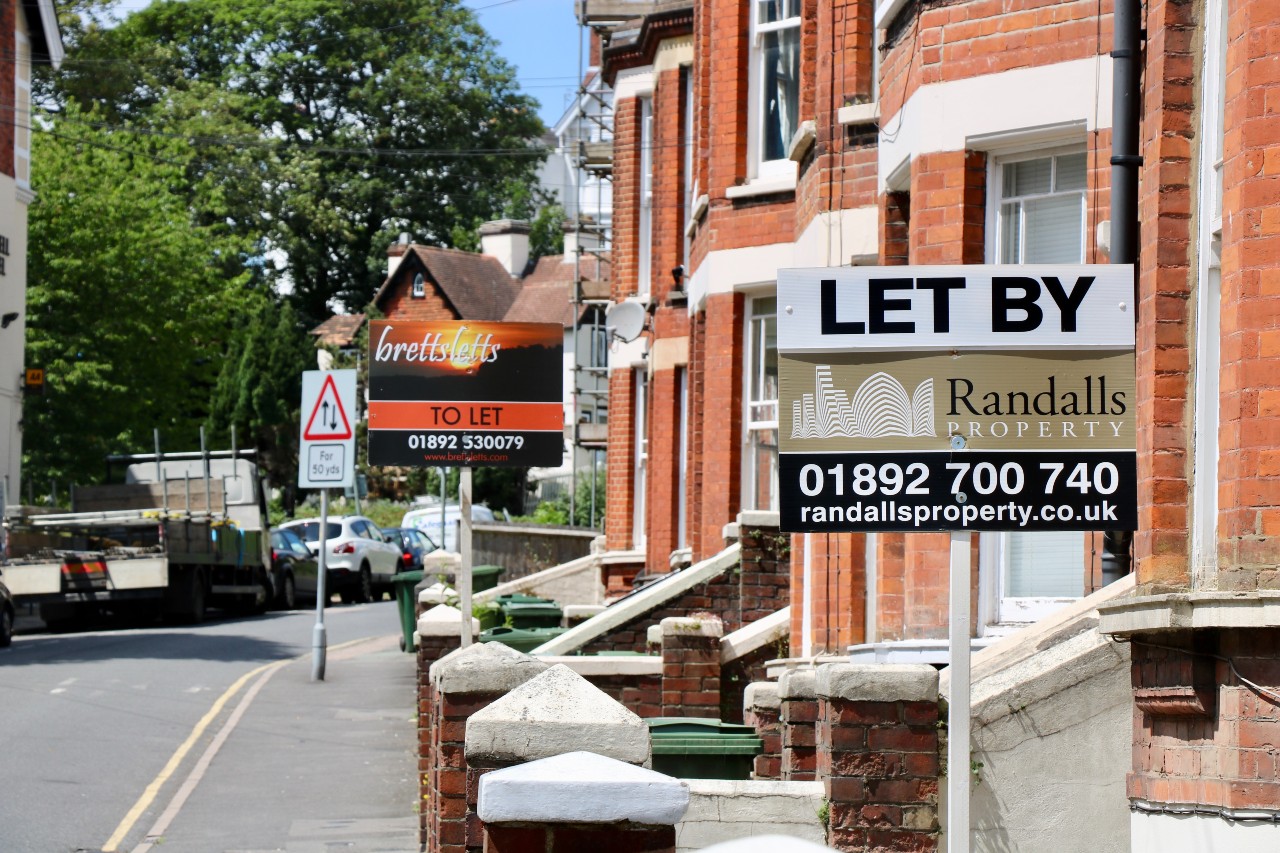 to-let-signs-in-street
